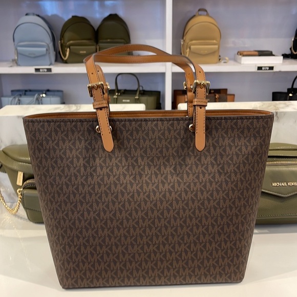 MICHAEL KORS JET SET TRAVEL MEDIUM DOUBLE POCKET TOTE 
BROWN SIGNATURE
NWT - Picture 16 of 16